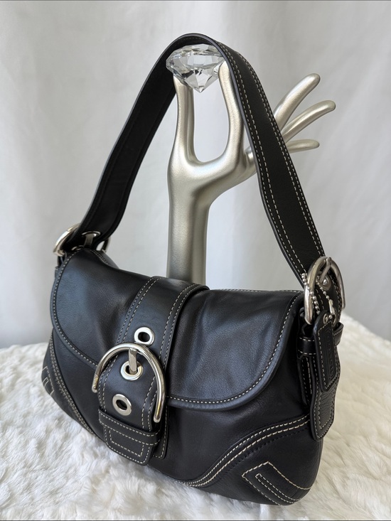Coach Handbags - Coach Vintage Y2K Soho Black Leather Shoulder Bag